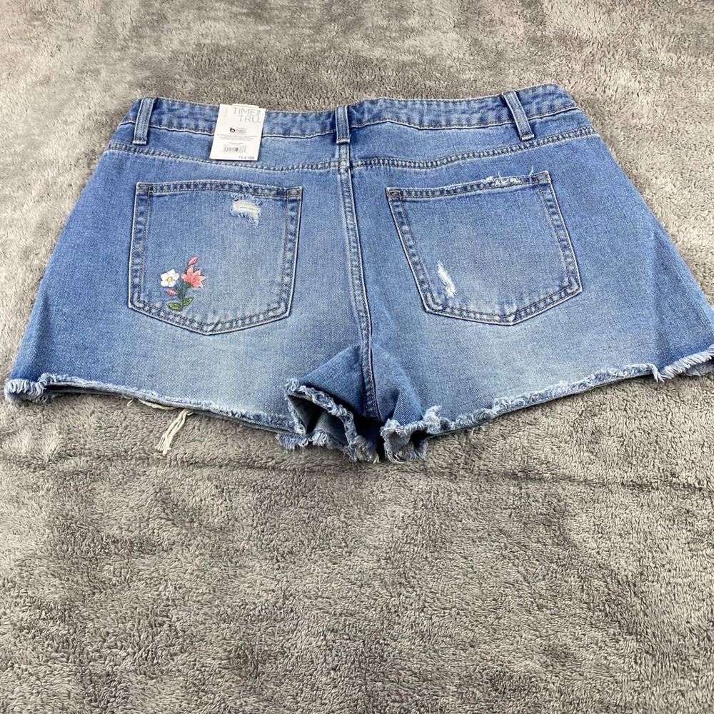 Womans Light Blue Embroidered Floral Denim Shorts NWT - Picture 10 of 11